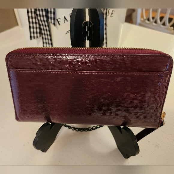 KATE SPADE NY BIXBY PLACE BURGUNDY FINE RIBBED PATENT LEATHER WALLET-EUC 8×4 - Picture 2 of 10